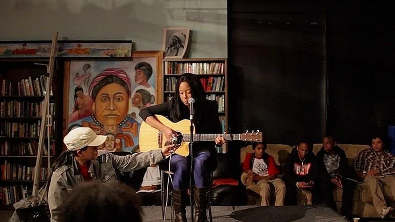 Leila Steinberg performing during an AIM 4 The Heart session